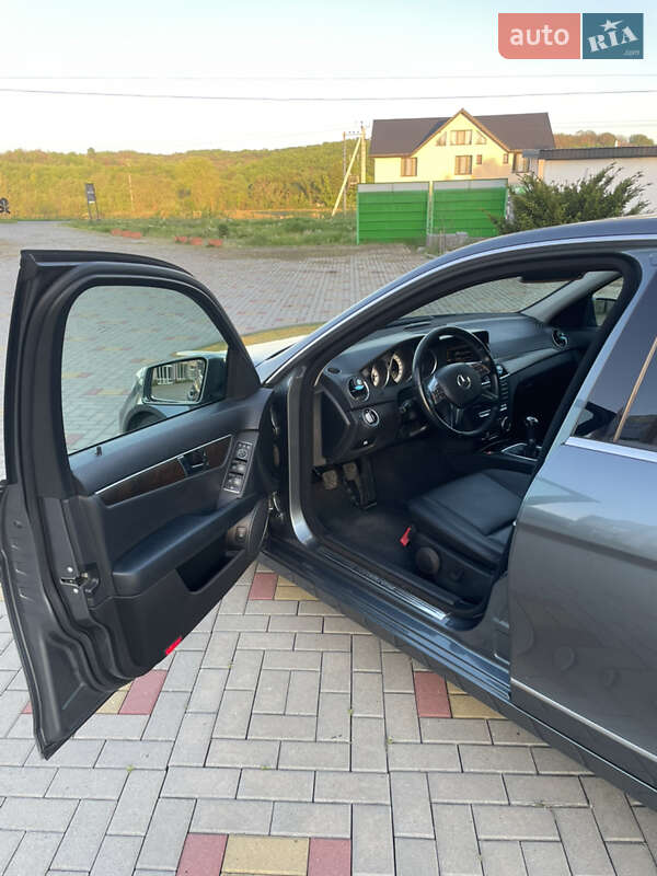 Седан Mercedes-Benz C-Class 2012 в Иршаве