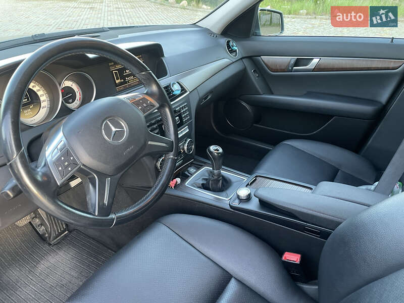 Седан Mercedes-Benz C-Class 2012 в Иршаве