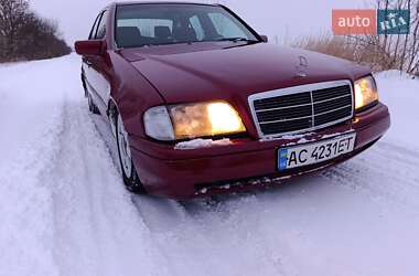 Седан Mercedes-Benz C-Class 1994 в Млиніві