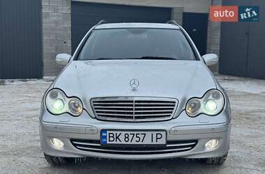 Универсал Mercedes-Benz C-Class 2004 в Березному