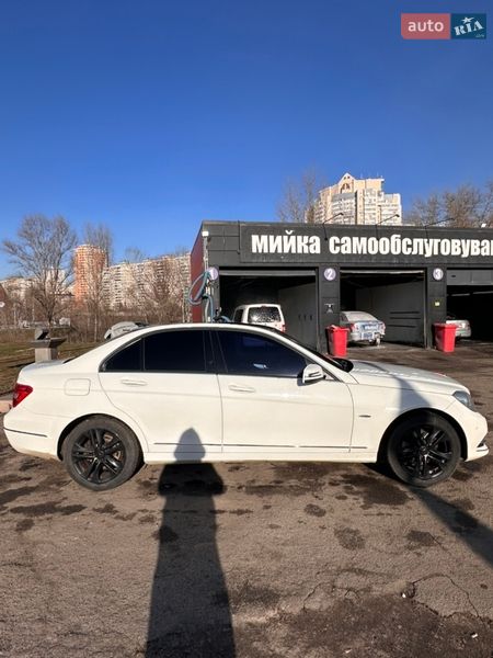 Mercedes-Benz C-Class 2011