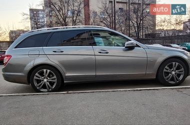 Універсал Mercedes-Benz C-Class 2011 в Києві