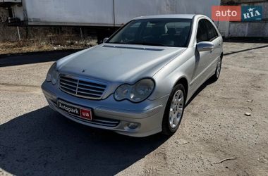 Седан Mercedes-Benz C-Class 2004 в Киеве