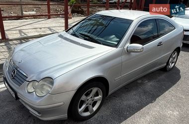 Купе Mercedes-Benz C-Class 2002 в Авангарді