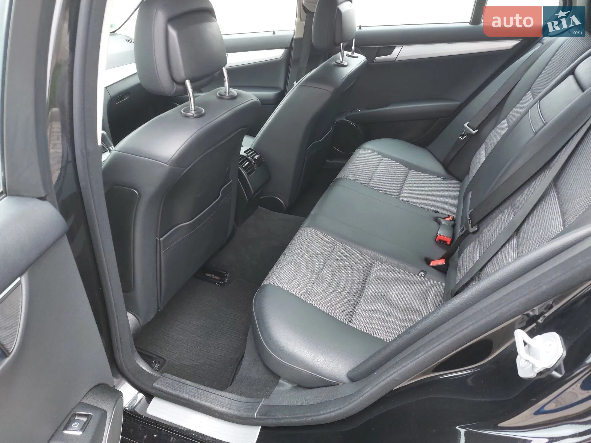 2011 Mercedes-Benz C-klasse - мініатюра 12