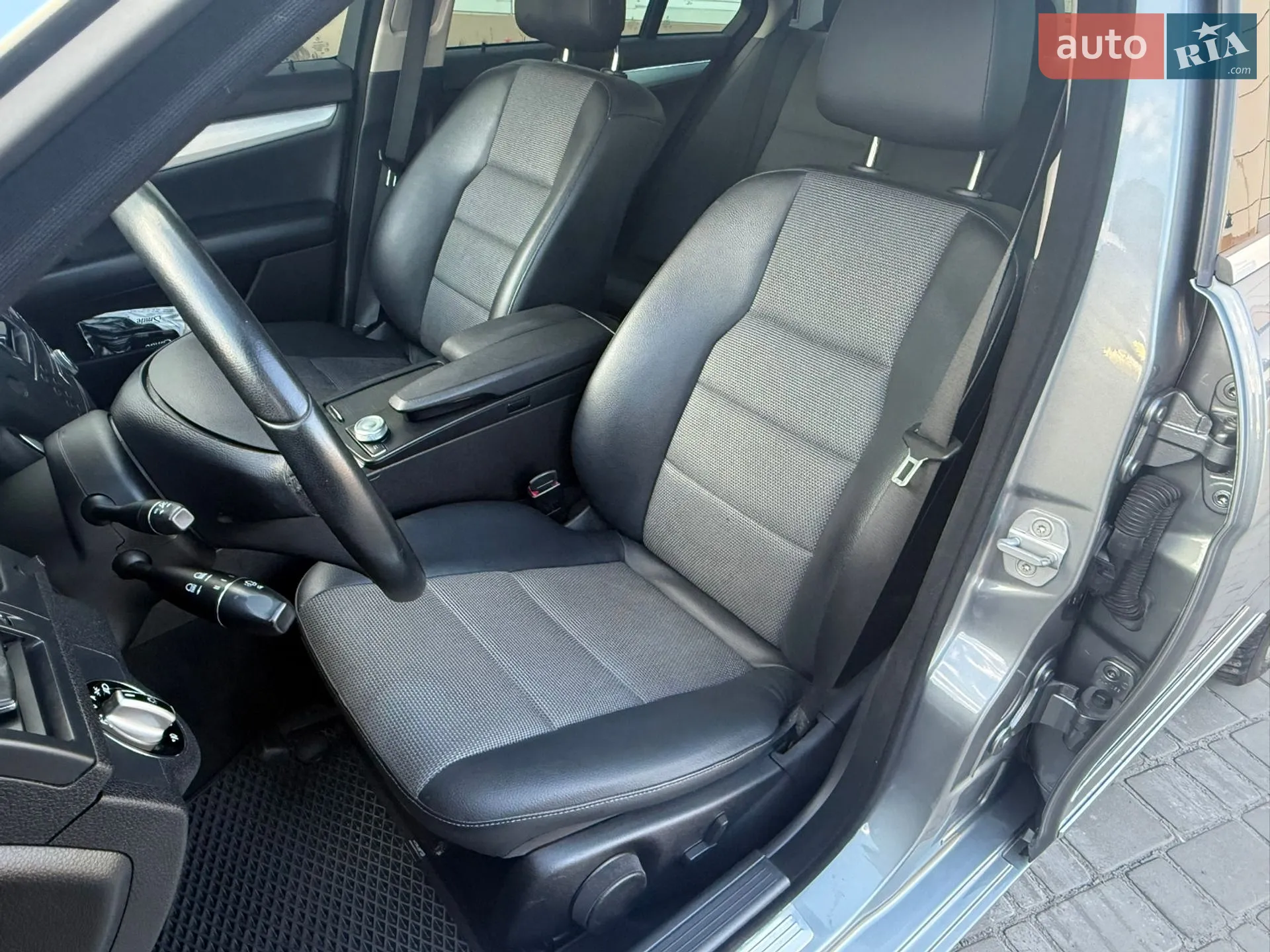 Mercedes-Benz C-Class 2009 VIN WDD2040871F458048 фото оголошення 16 з 56