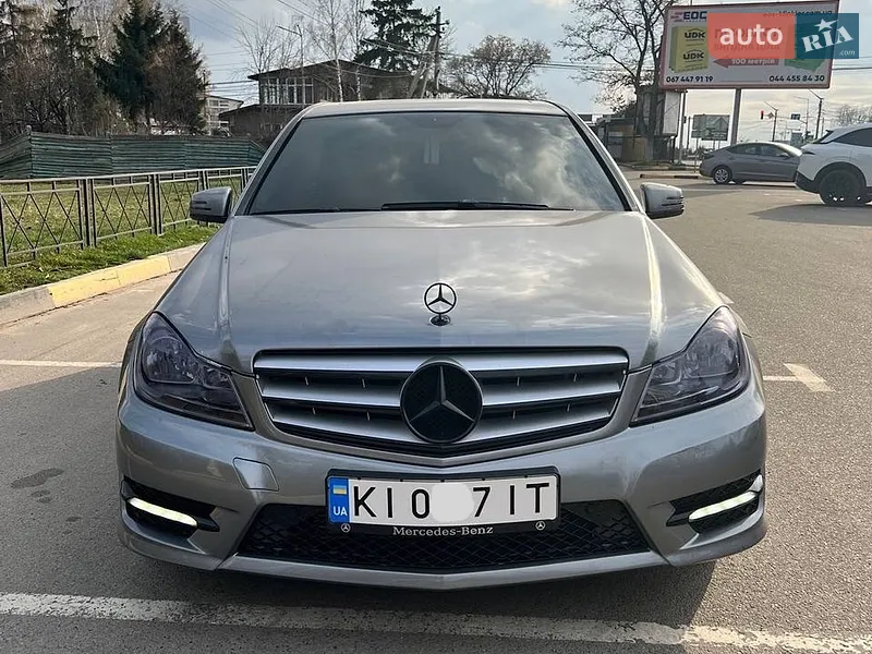 Mercedes-Benz C-Class 2013 VIN WDDGF4HB4EG249495 фото оголошення 4 з 52