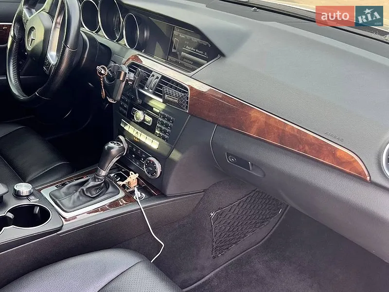 Mercedes-Benz C-Class 2013 VIN WDDGF4HB4EG249495 фото оголошення 10 з 52