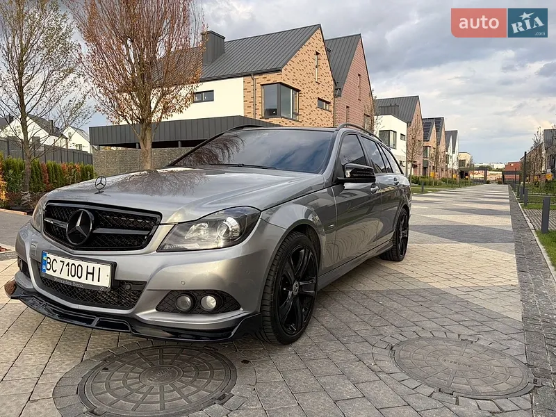 Mercedes-Benz C-Class 2011
