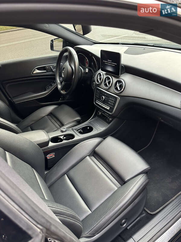 Седан Mercedes-Benz CLA-Class 2017 в Львові