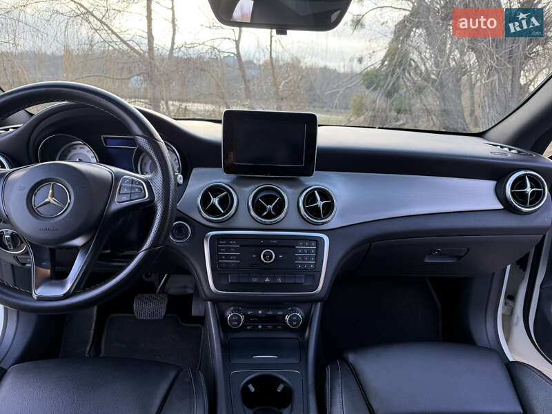 Седан Mercedes-Benz CLA-Class 2016 в Киеве