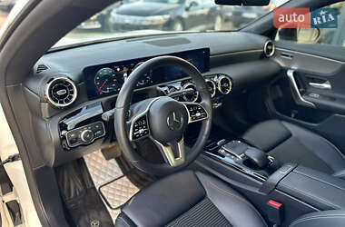 Седан Mercedes-Benz CLA-Class 2021 в 