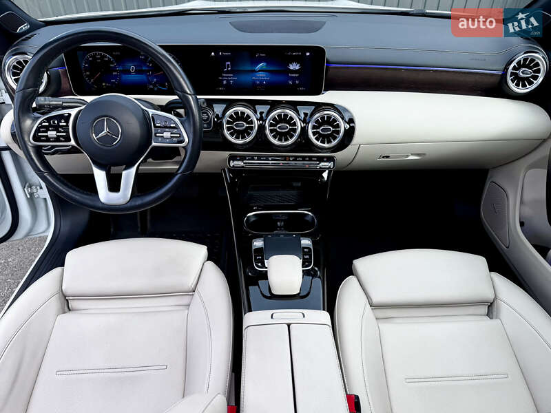 Седан Mercedes-Benz CLA-Class 2019 в Киеве