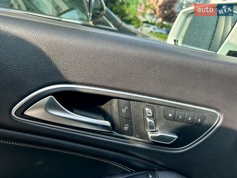 Седан Mercedes-Benz CLA-Class 2018 в Ивано-Франковске