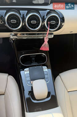 Седан Mercedes-Benz CLA-Class 2019 в 