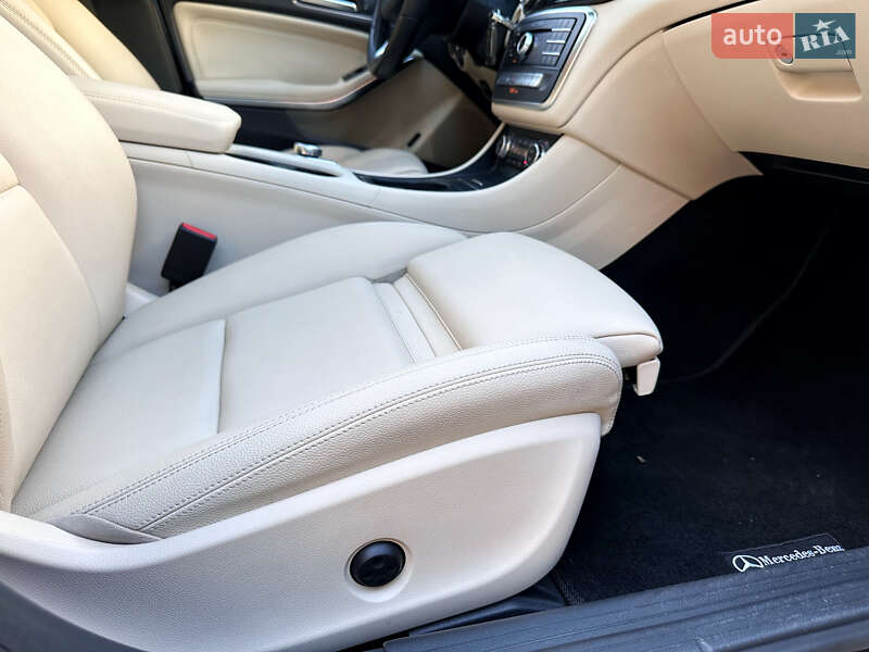 Седан Mercedes-Benz CLA-Class 2018 в Киеве