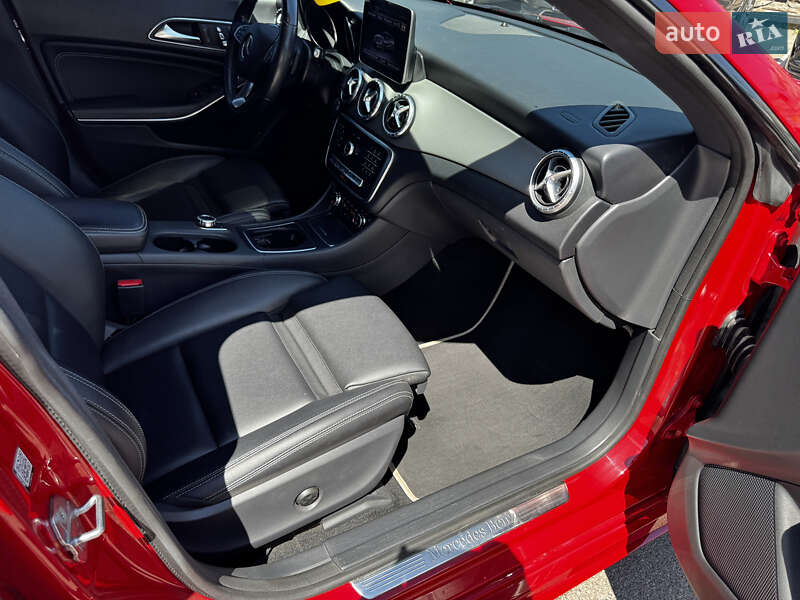 Седан Mercedes-Benz CLA-Class 2018 в Киеве