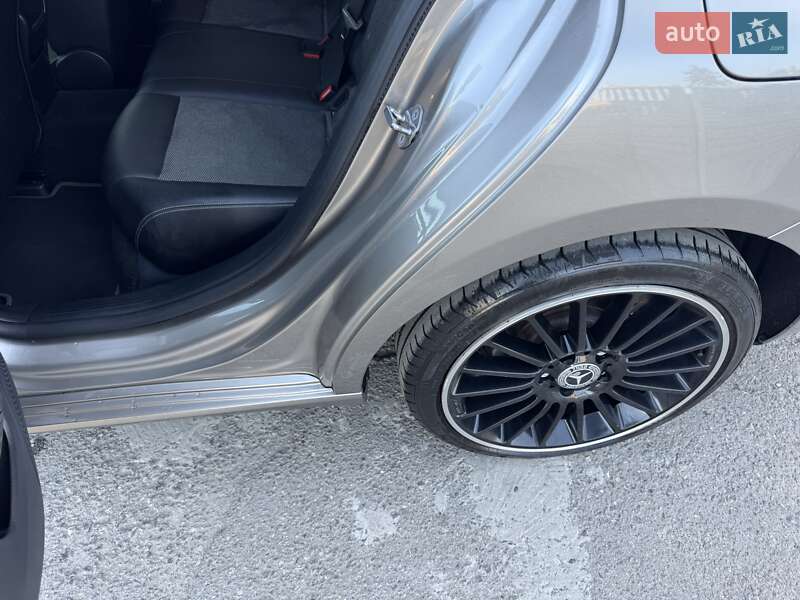 Седан Mercedes-Benz CLA-Class 2019 в Тернополе