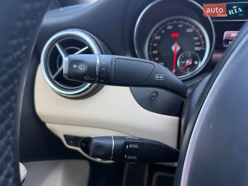Седан Mercedes-Benz CLA-Class 2018 в Киеве