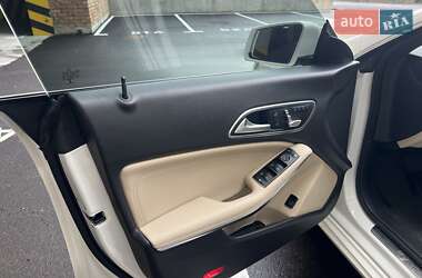 Седан Mercedes-Benz CLA-Class 2018 в Киеве