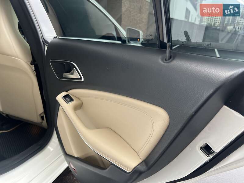 Седан Mercedes-Benz CLA-Class 2018 в Києві