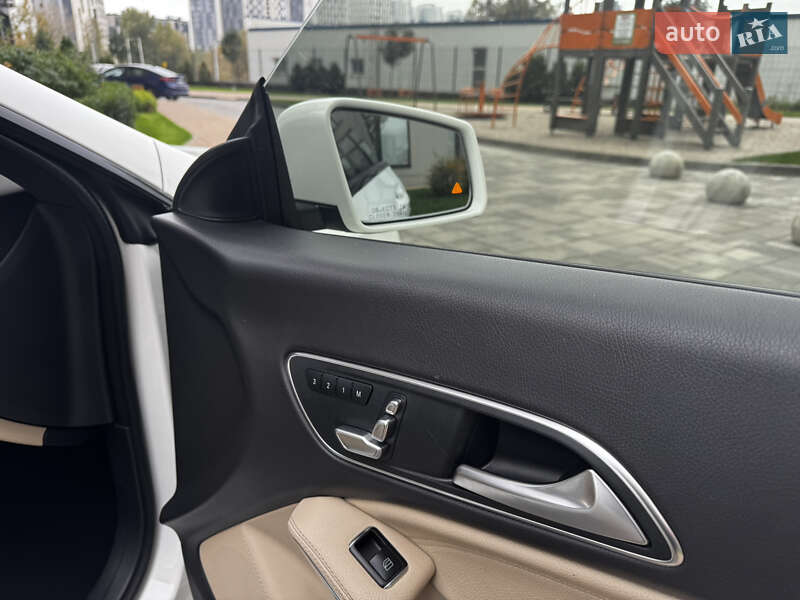 Седан Mercedes-Benz CLA-Class 2018 в Киеве