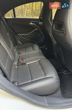 Седан Mercedes-Benz CLA-Class 2018 в 