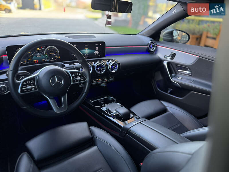 Седан Mercedes-Benz CLA-Class 2019 в Черновцах