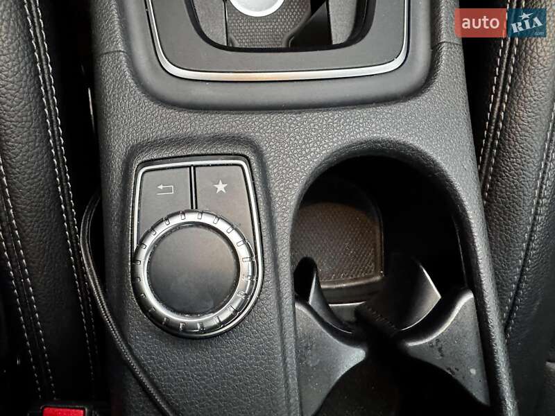 Седан Mercedes-Benz CLA-Class 2018 в Киеве