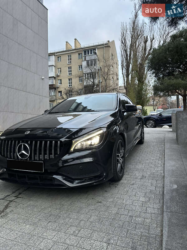 Седан Mercedes-Benz CLA-Class 2018 в Киеве