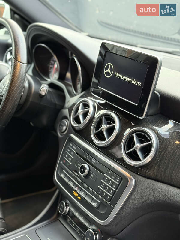 Седан Mercedes-Benz CLA-Class 2015 в Львові