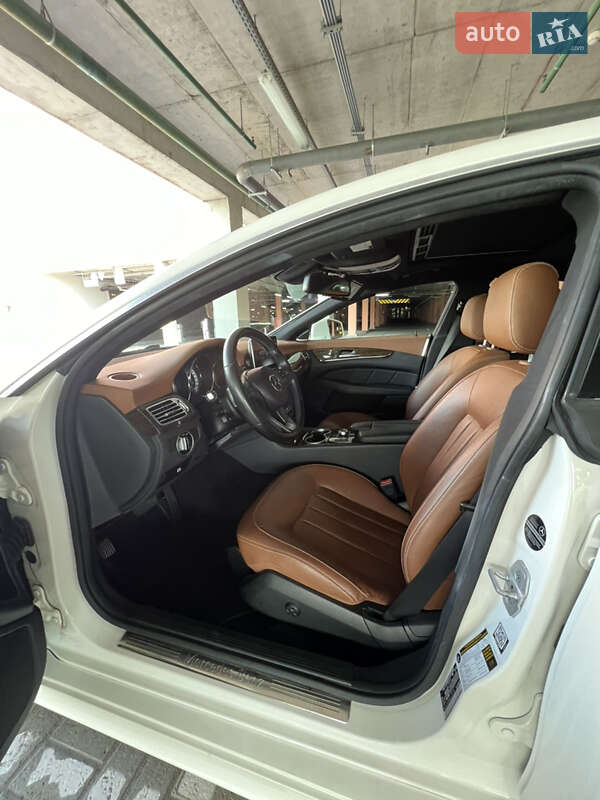 Седан Mercedes-Benz CLS-Class 2015 в Киеве фото 39 Седан Mercedes-Benz CLS-Class 2015 в Киеве