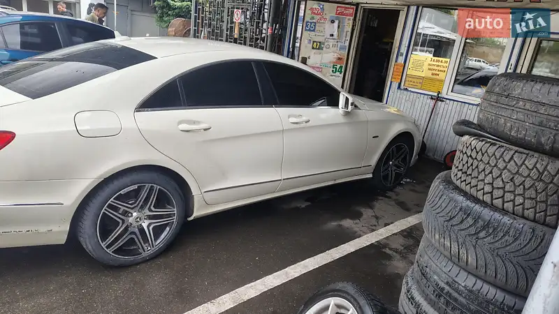 Mercedes-Benz CLS-Class 2011