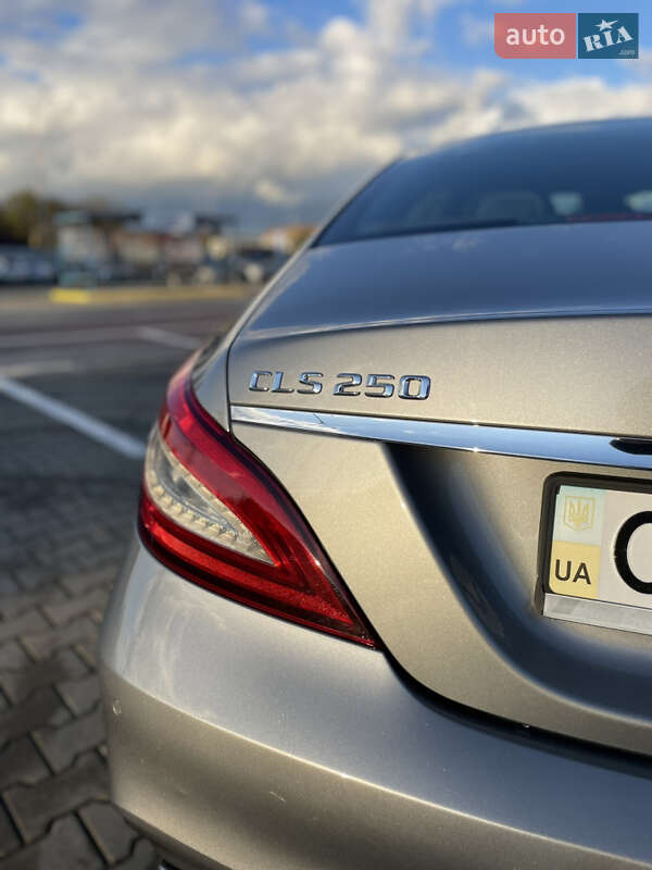 Седан Mercedes-Benz CLS-Class 2015 в Чернівцях