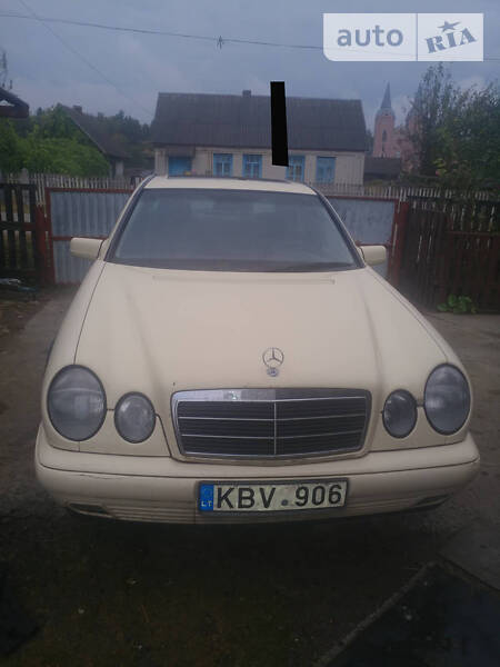 Mercedes-Benz E 200