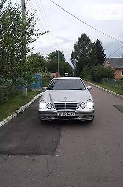 Седан Mercedes-Benz E 200 2000 в Ровно