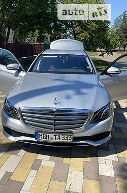 Седан Mercedes-Benz E 200 2016 в Ужгороде