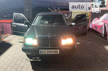 Седан Mercedes-Benz E 230 1990 в Виноградові