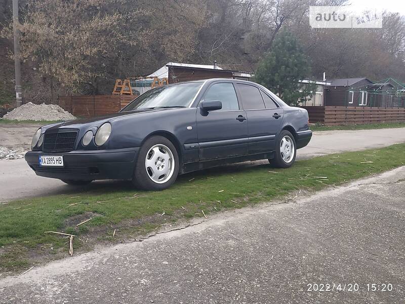 Mercedes-Benz E 230