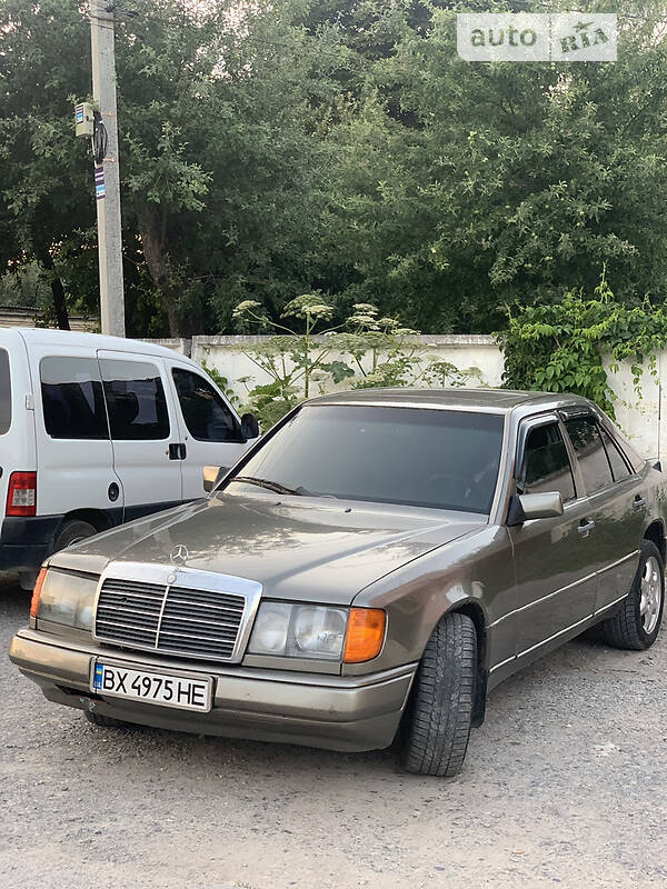 Mercedes-Benz E 230