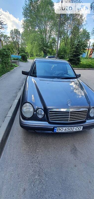 Mercedes-Benz E 240