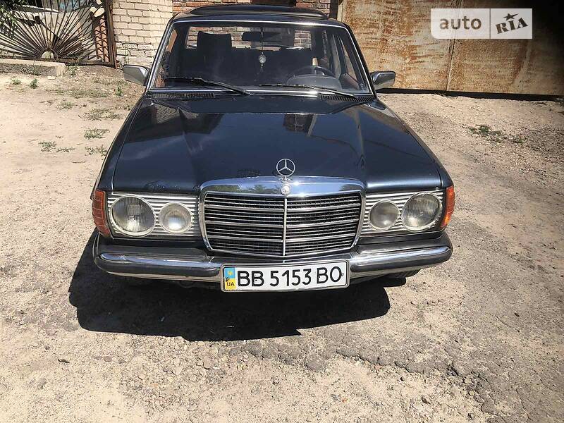 Mercedes-Benz E 240 CLASSIK