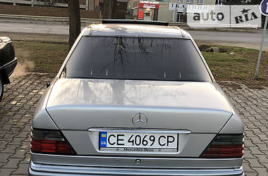 Седан Mercedes-Benz E 250 1994 в Черновцах