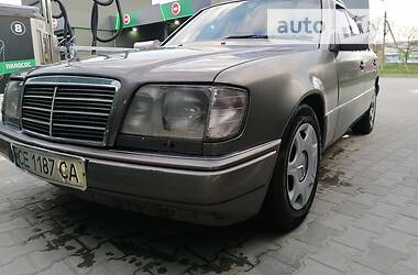 Другой Mercedes-Benz E 250 1994 в Черновцах