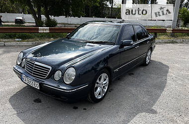 Седан Mercedes-Benz E 280 2000 в Киеве