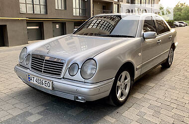 Седан Mercedes-Benz E 300 1997 в Івано-Франківську