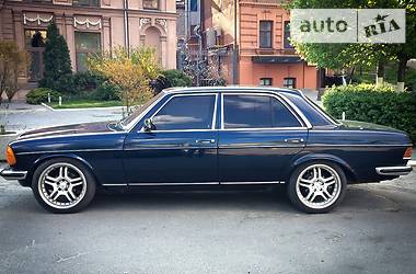 Седан Mercedes-Benz E-Class 1980 в Днепре