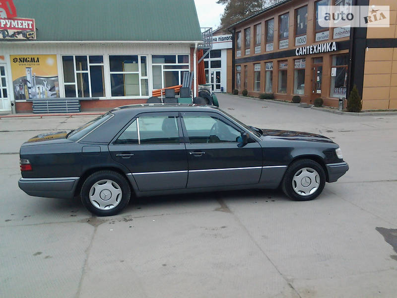 Седан Mercedes-Benz E-Class 1994 в 