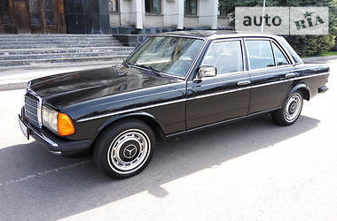 Седан Mercedes-Benz E-Class 1980 в Одессе