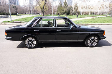 Седан Mercedes-Benz E-Class 1980 в Одессе